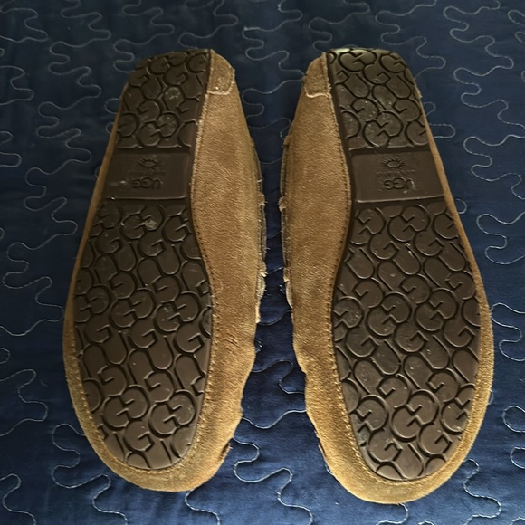 Ugg slippers size 6 - Picture 5 of 8